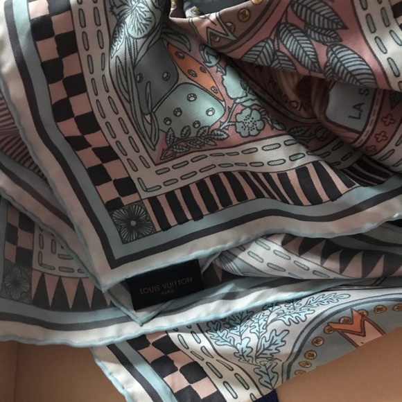SOLD Authentic LV scarf - Picture 4 of 7